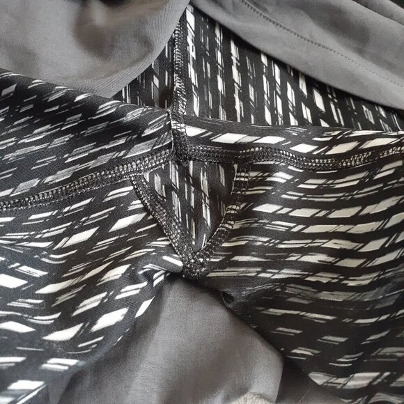 Under Armour Women's Size Medium Heat Geat Dark Gray Athletic Sporty Skort - Picture 8 of 13